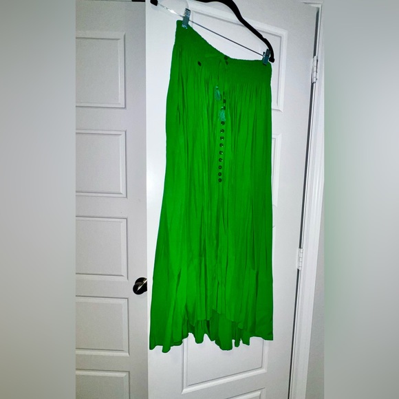 Long Green Skirt Size: One Size - Picture 2 of 4
